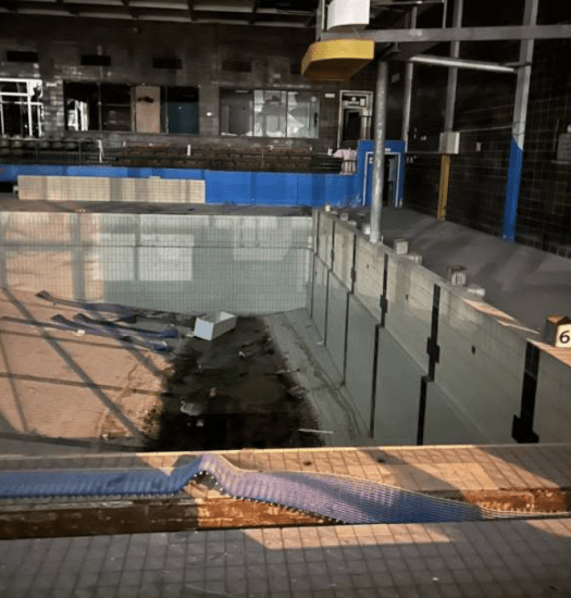 Piscine de Gilly : un projet à l’arrêt… et un site à&nbsp;l’abandon